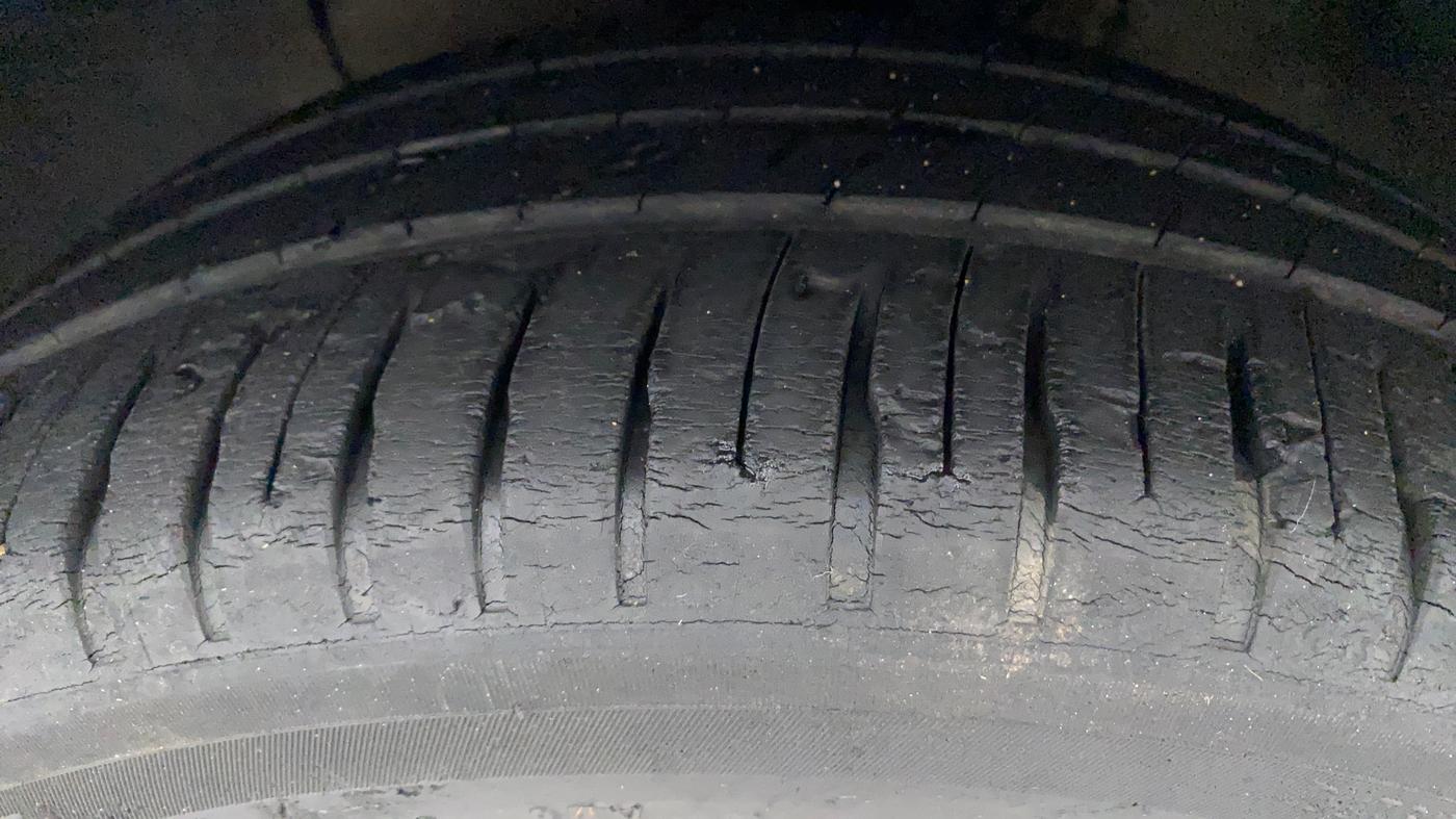 2014 Hyundai Elite i20 ASTA 1.2, Petrol, Manual, 77,021 km, Left Front Tyre Tread