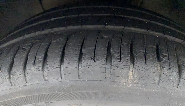 2014 Hyundai Elite i20 ASTA 1.2, Petrol, Manual, 77,021 km, Left Front Tyre Tread