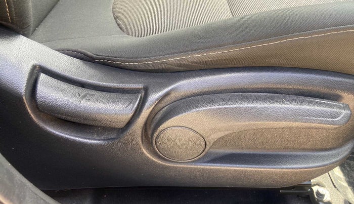 2016 Hyundai Creta SX PLUS AT 1.6 DIESEL, Diesel, Automatic, 52,778 km, Driver Side Adjustment Panel
