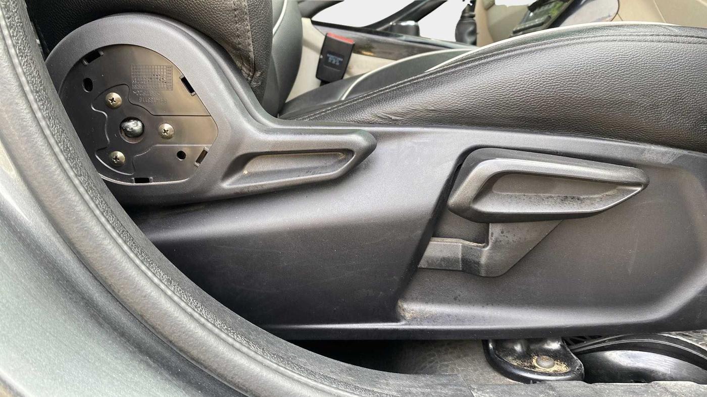 2022 Tata NEXON XZ PLUS DIESEL, Diesel, Manual, 32,486 km, Driver Side Adjustment Panel