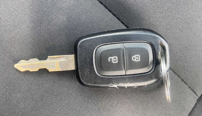 2018 Renault Kwid RXT 1.0 AMT (O), Petrol, Automatic, 19,309 km, Key Close Up