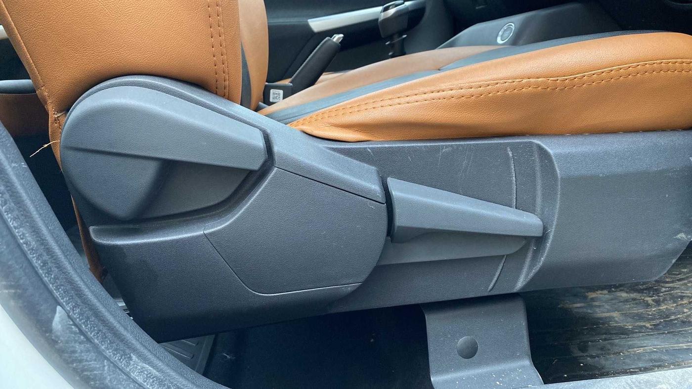 2022 Nissan MAGNITE XV PREMIUM, Petrol, Manual, 3,322 km, Driver Side Adjustment Panel