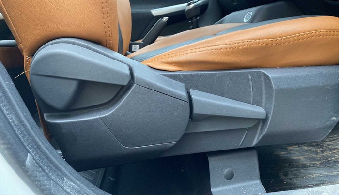 2022 Nissan MAGNITE XV PREMIUM, Petrol, Manual, 3,322 km, Driver Side Adjustment Panel