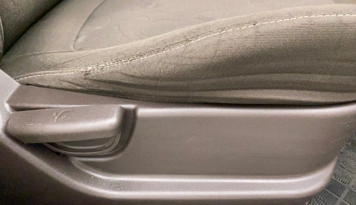 2010 Hyundai i20 SPORTZ (O) 1.2, Petrol, Manual, 67,856 km, Driver Side Adjustment Panel