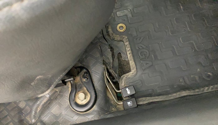 2013 Maruti Alto 800 VXI, Petrol, Manual, 93,465 km, Flooring - Carpet is minor damage