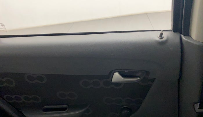 2013 Maruti Alto 800 VXI, Petrol, Manual, 93,465 km, Lock system - Door lock knob has minor damage