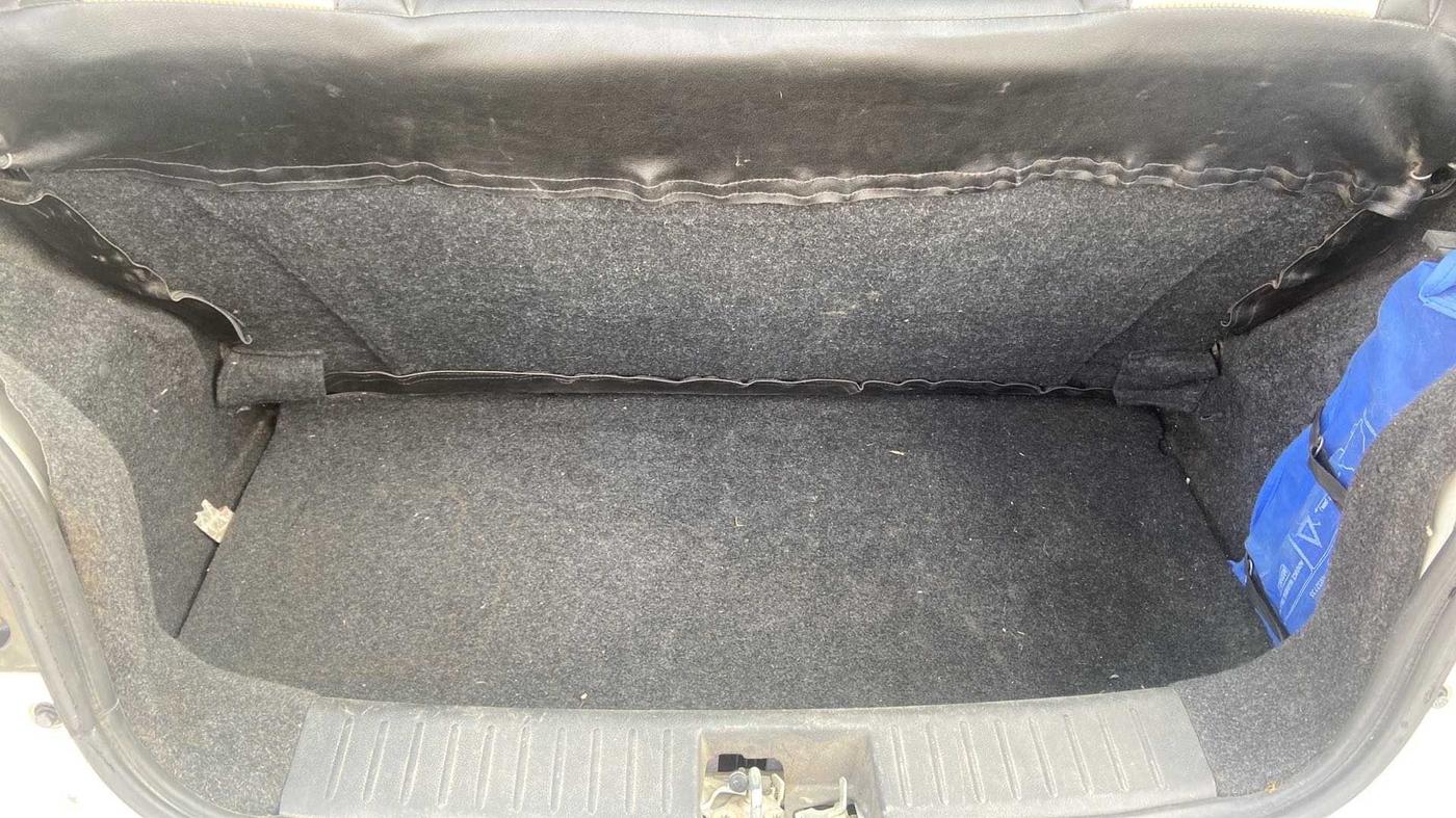 2016 Mahindra Kuv100 K4 6 STR, Petrol, Manual, 26,880 km, Boot Inside