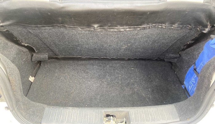 2016 Mahindra Kuv100 K4 6 STR, Petrol, Manual, 26,880 km, Boot Inside