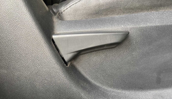 2016 Mahindra Kuv100 K4 6 STR, Petrol, Manual, 26,880 km, Driver Side Adjustment Panel