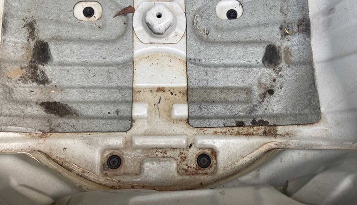 2016 Mahindra Kuv100 K4 6 STR, Petrol, Manual, 26,880 km, Boot floor - Slightly dented