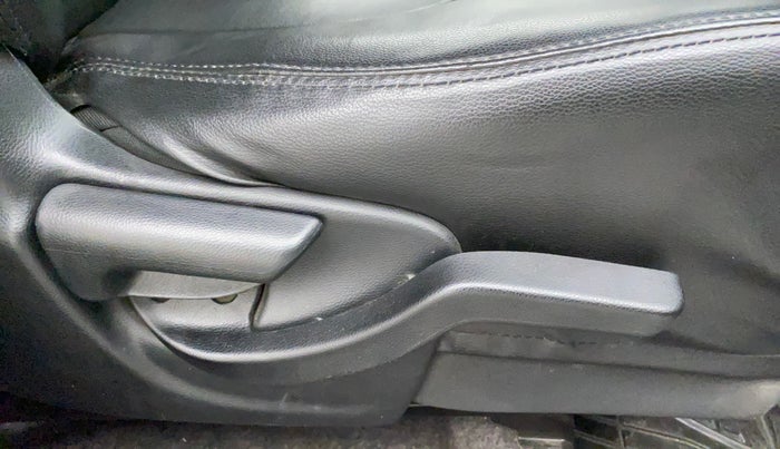 2017 Honda Brio VX MT, Petrol, Manual, 92,248 km, Driver Side Adjustment Panel