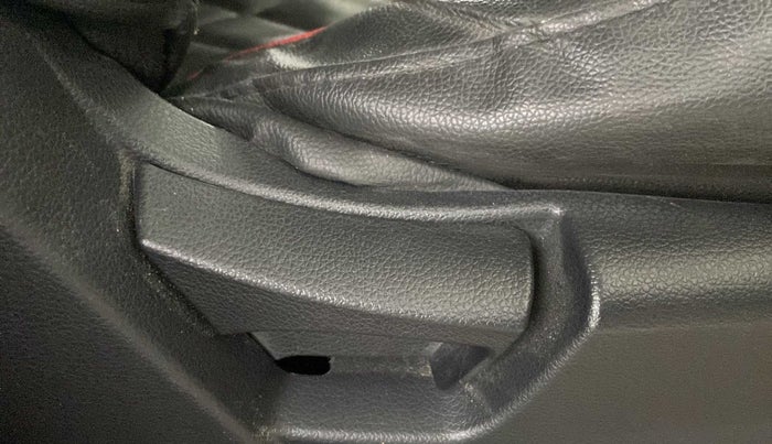 2019 Mahindra XUV300 W6 1.2 PETROL, Petrol, Manual, 44,569 km, Driver Side Adjustment Panel