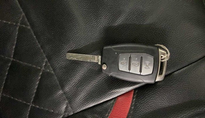 2019 Mahindra XUV300 W6 1.2 PETROL, Petrol, Manual, 44,569 km, Key Close Up