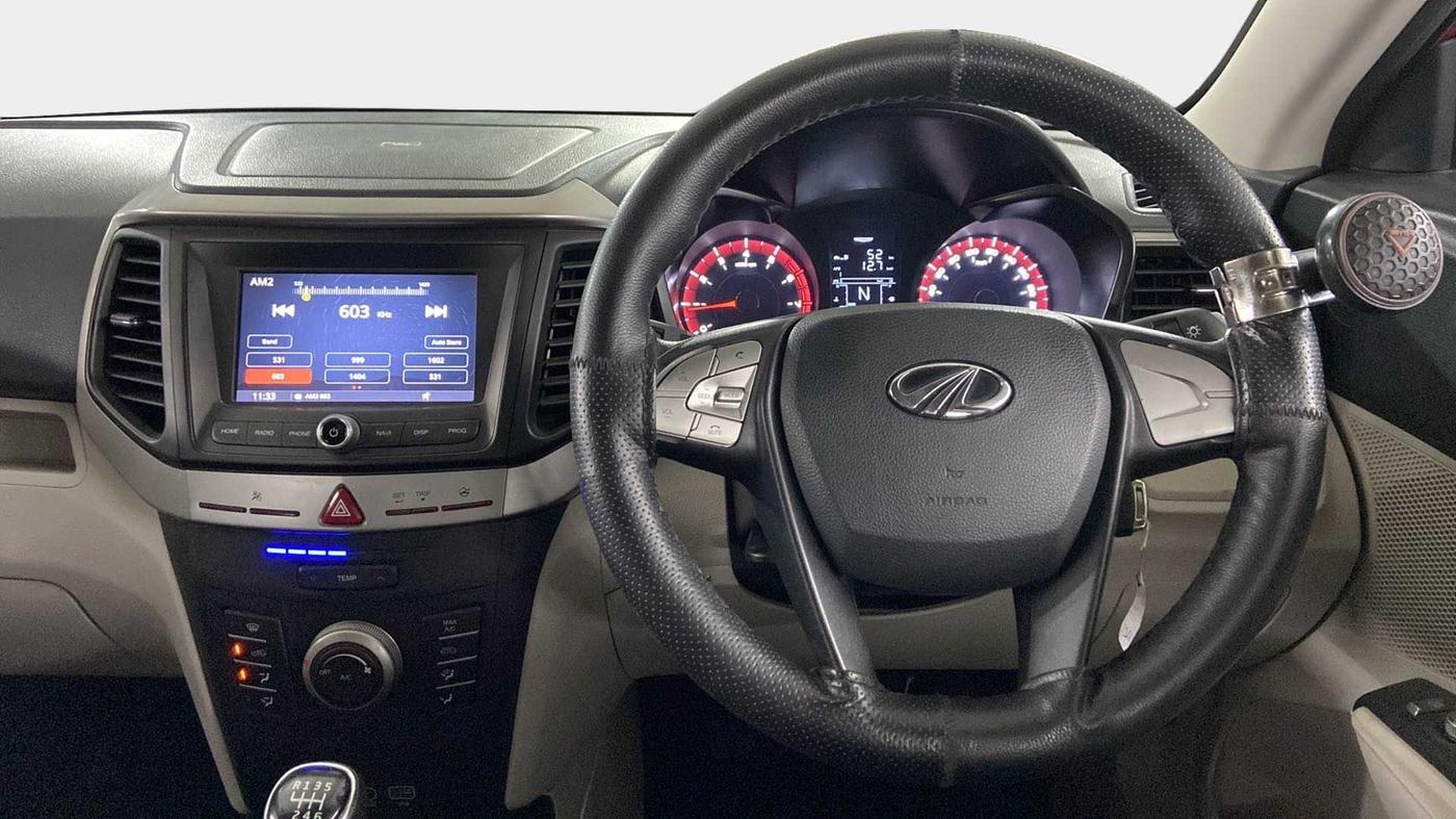 2019 Mahindra XUV300 W6 1.2 PETROL, Petrol, Manual, 44,569 km, Steering Wheel Close Up