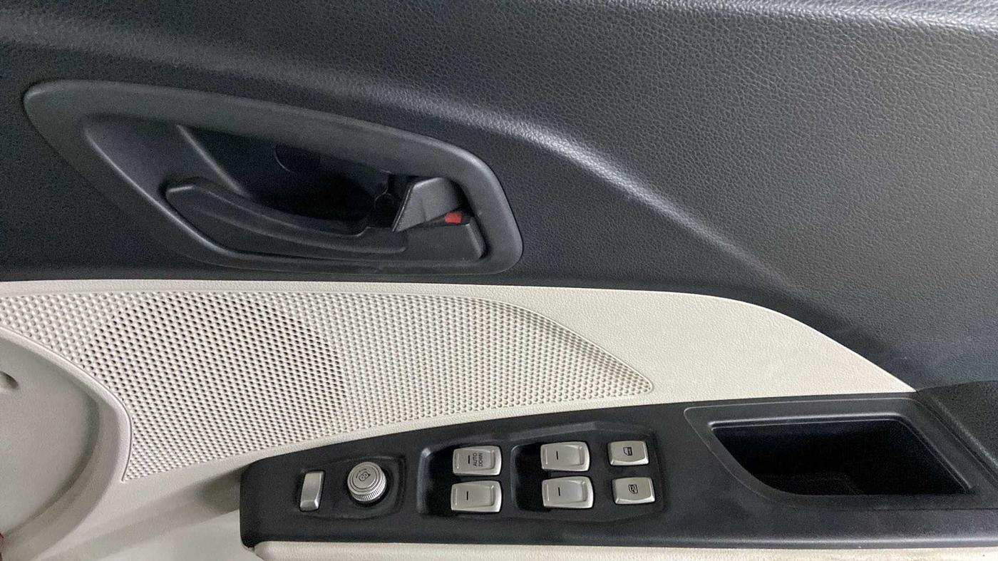 2019 Mahindra XUV300 W6 1.2 PETROL, Petrol, Manual, 44,569 km, Driver Side Door Panels Control