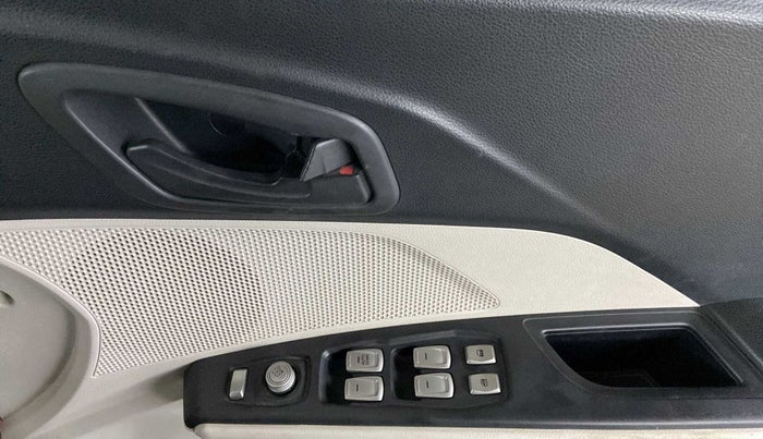 2019 Mahindra XUV300 W6 1.2 PETROL, Petrol, Manual, 44,569 km, Driver Side Door Panels Control