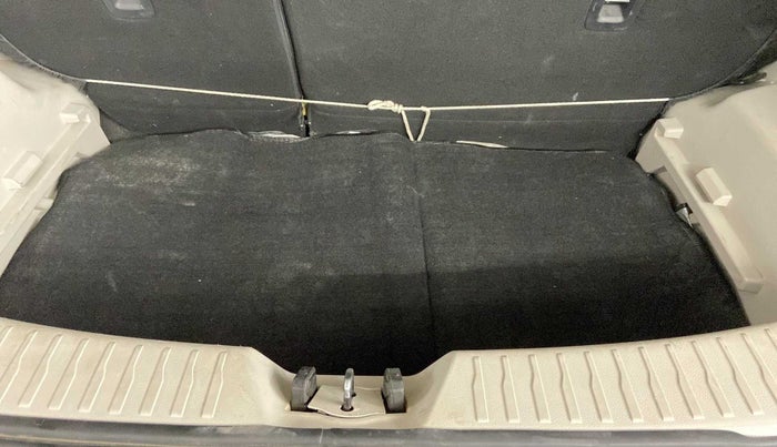 2019 Mahindra XUV300 W6 1.2 PETROL, Petrol, Manual, 44,569 km, Boot Inside