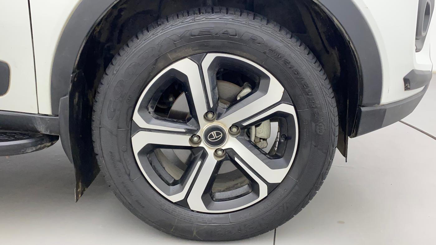 2022 Tata NEXON XZA PLUS PETROL, Petrol, Automatic, 30,473 km, Right Front Wheel
