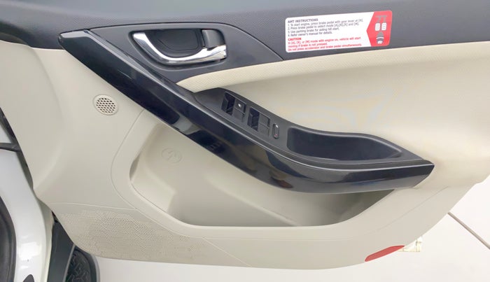2022 Tata NEXON XZA PLUS PETROL, Petrol, Automatic, 30,473 km, Driver Side Door Panels Control