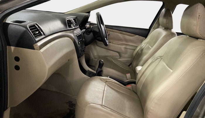 2018 Maruti Ciaz DELTA 1.5 SHVS MT PETROL, Petrol, Manual, 39,867 km, Right Side Front Door Cabin