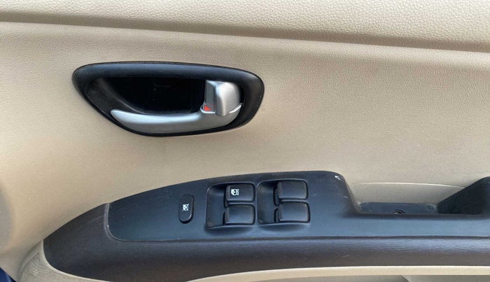 2010 Hyundai i10 SPORTZ 1.2, Petrol, Manual, 33,778 km, Driver Side Door Panels Control