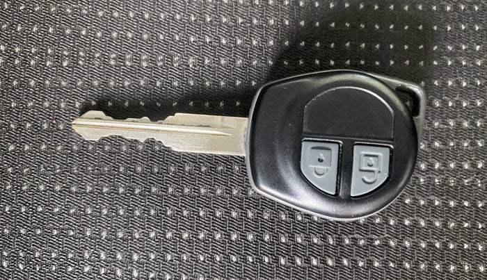 2017 Maruti Swift LXI (O), Petrol, Manual, 8,266 km, Key Close Up