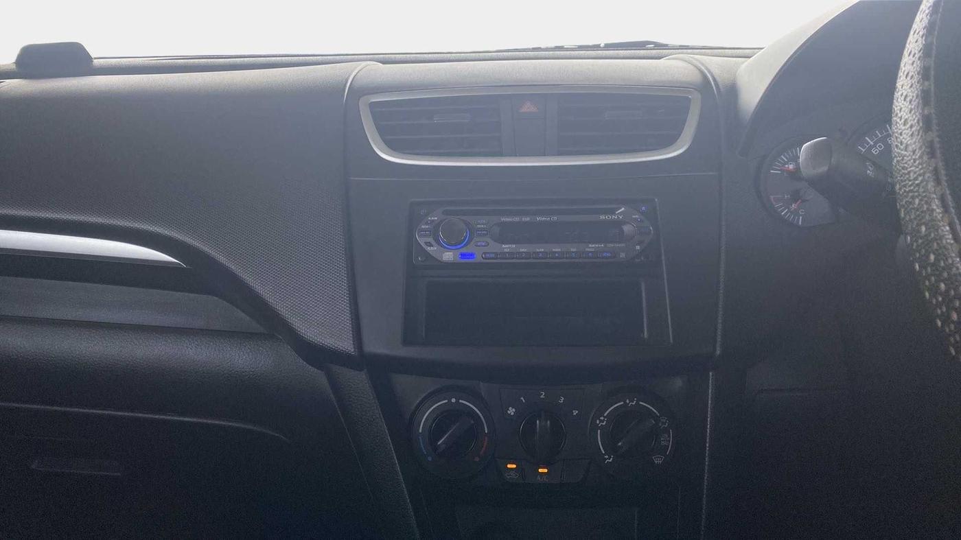 2017 Maruti Swift LXI (O), Petrol, Manual, 8,266 km, Air Conditioner
