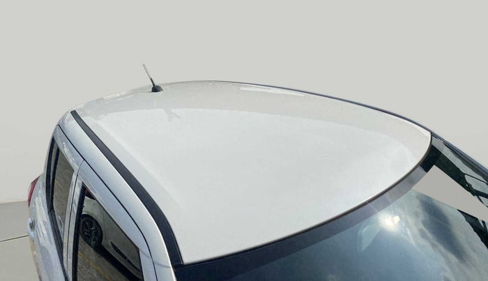 2017 Maruti Swift LXI (O), Petrol, Manual, 8,266 km, Roof