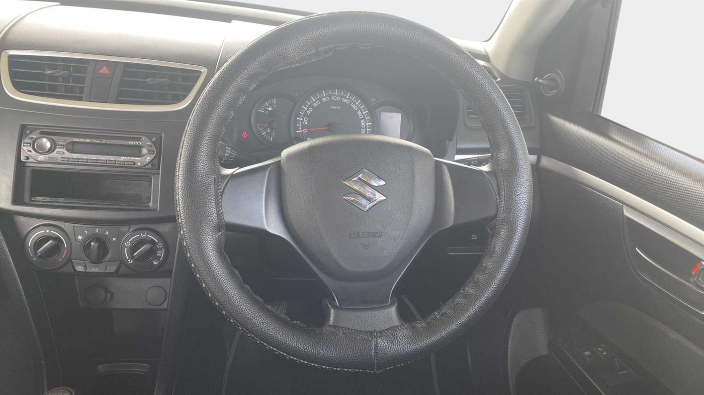 2017 Maruti Swift LXI (O), Petrol, Manual, 8,266 km, Steering Wheel Close Up