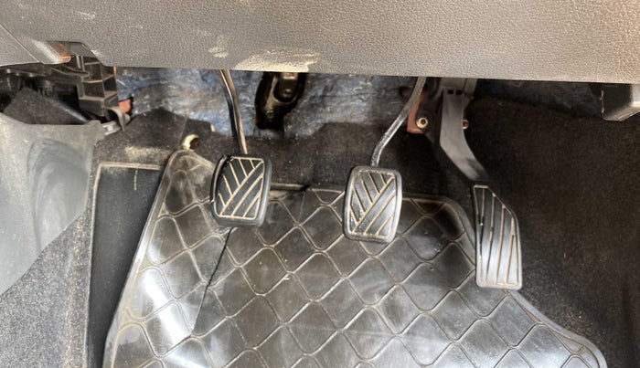 2017 Maruti Vitara Brezza ZDI PLUS DUAL TONE, Diesel, Manual, 87,977 km, Pedals