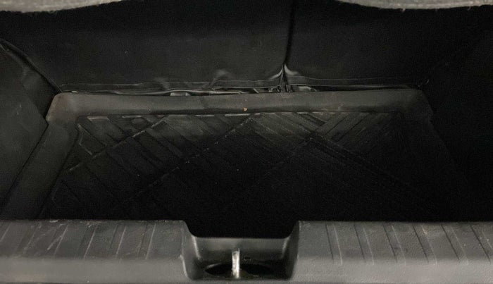 2019 Maruti Baleno DELTA PETROL 1.2, Petrol, Manual, 24,676 km, Dicky (Boot door) - Tool missing