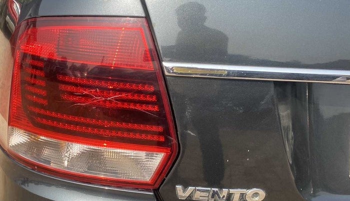 2017 Volkswagen Vento HIGHLINE PLUS 1.2 AT 16 ALLOY, Petrol, Automatic, 61,968 km, Left tail light - Minor damage