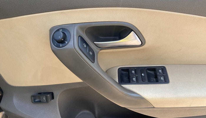 2017 Volkswagen Vento HIGHLINE PLUS 1.2 AT 16 ALLOY, Petrol, Automatic, 61,968 km, Driver Side Door Panels Control