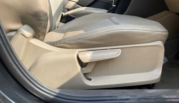 2017 Volkswagen Vento HIGHLINE PLUS 1.2 AT 16 ALLOY, Petrol, Automatic, 61,968 km, Driver Side Adjustment Panel