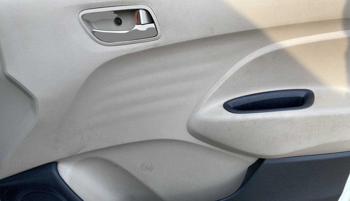 2018 Hyundai NEW SANTRO MAGNA CNG, CNG, Manual, 71,968 km, Driver Side Door Panels Control