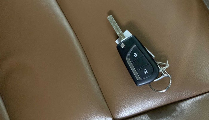 2017 Toyota Innova Crysta 2.4 GX AT 7 STR, Diesel, Automatic, 53,056 km, Key Close Up