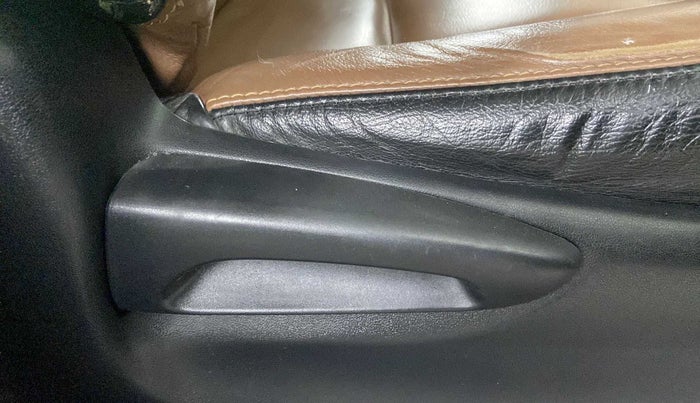 2017 Toyota Innova Crysta 2.4 GX AT 7 STR, Diesel, Automatic, 53,056 km, Driver Side Adjustment Panel