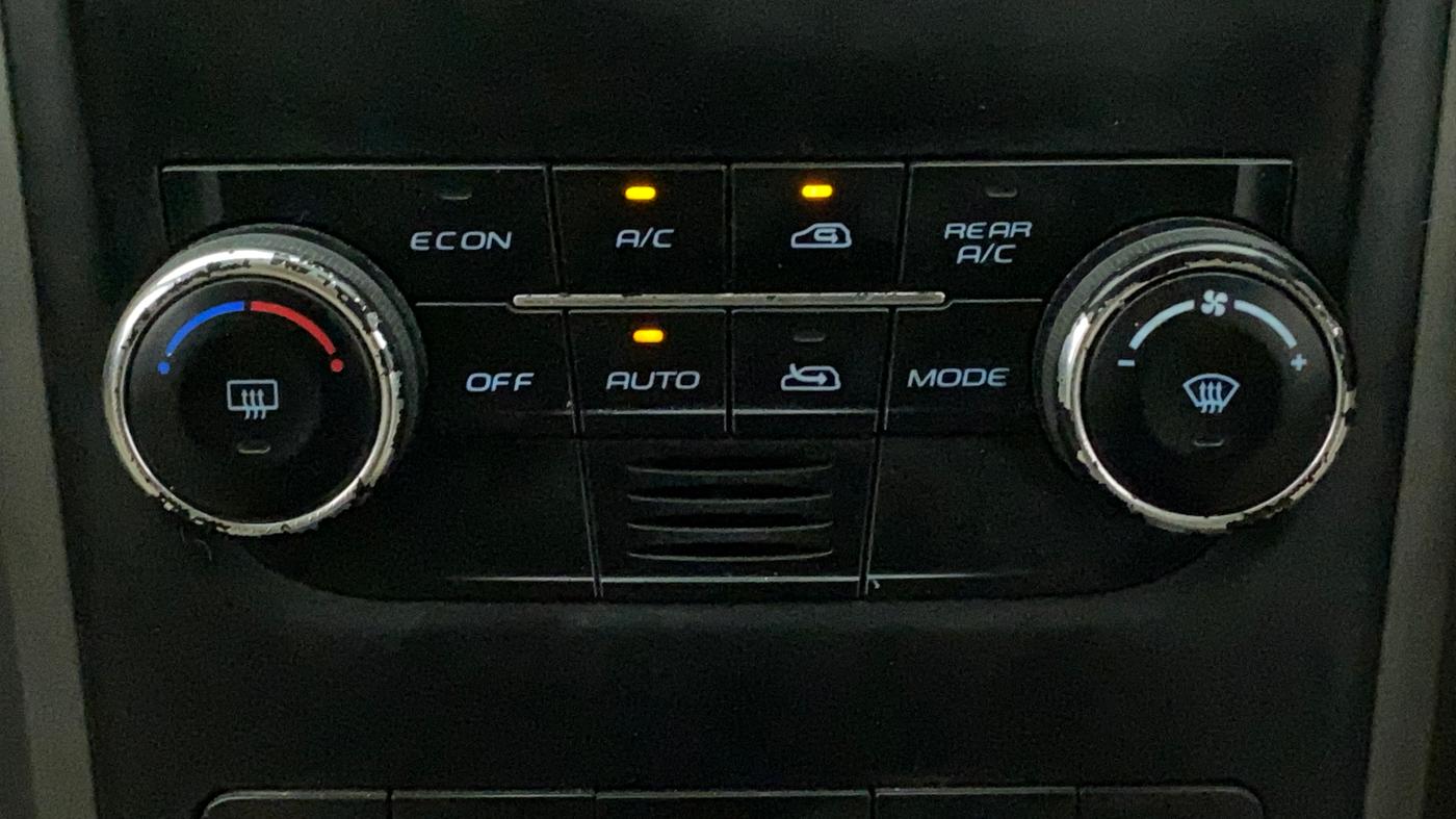 2016 Mahindra XUV500 W8, Diesel, Manual, 69,864 km, Automatic Climate Control