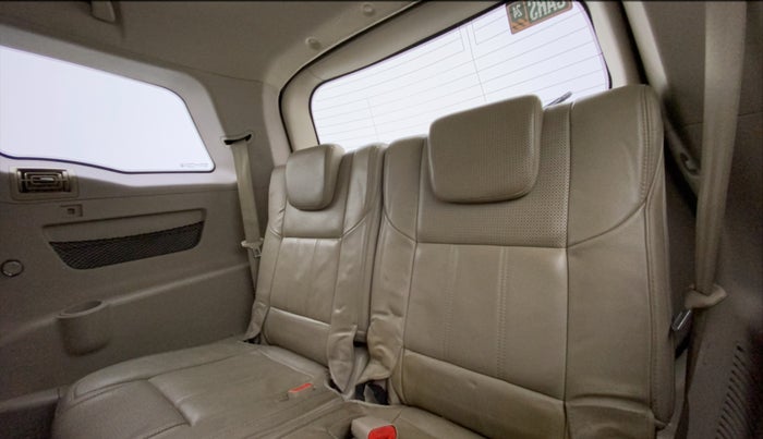 2016 Mahindra XUV500 W8, Diesel, Manual, 69,864 km, Third Seat Row ( optional )