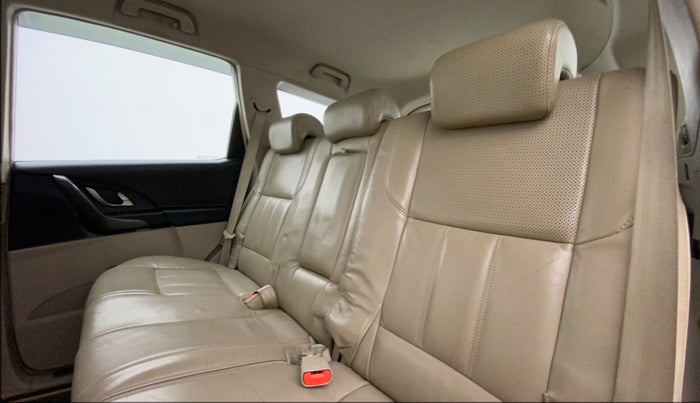 2016 Mahindra XUV500 W8, Diesel, Manual, 69,864 km, Right Side Rear Door Cabin