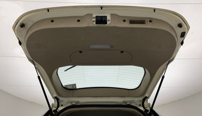 2016 Mahindra XUV500 W8, Diesel, Manual, 69,864 km, Boot Door Open