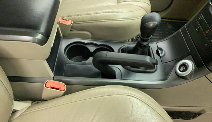 2016 Mahindra XUV500 W8, Diesel, Manual, 69,864 km, Gear Lever