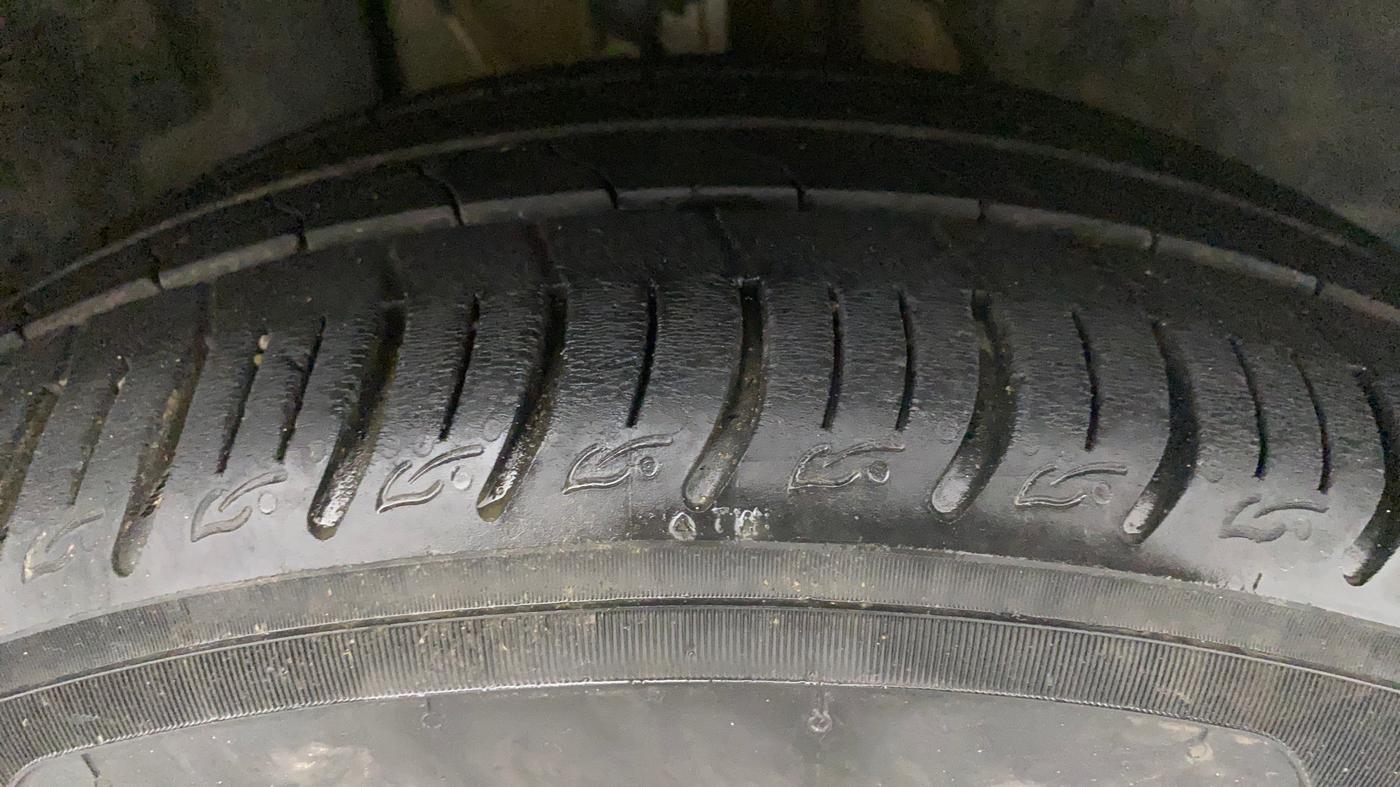 2020 Tata ALTROZ XT PETROL, Petrol, Manual, 20,328 km, Right Front Tyre Tread