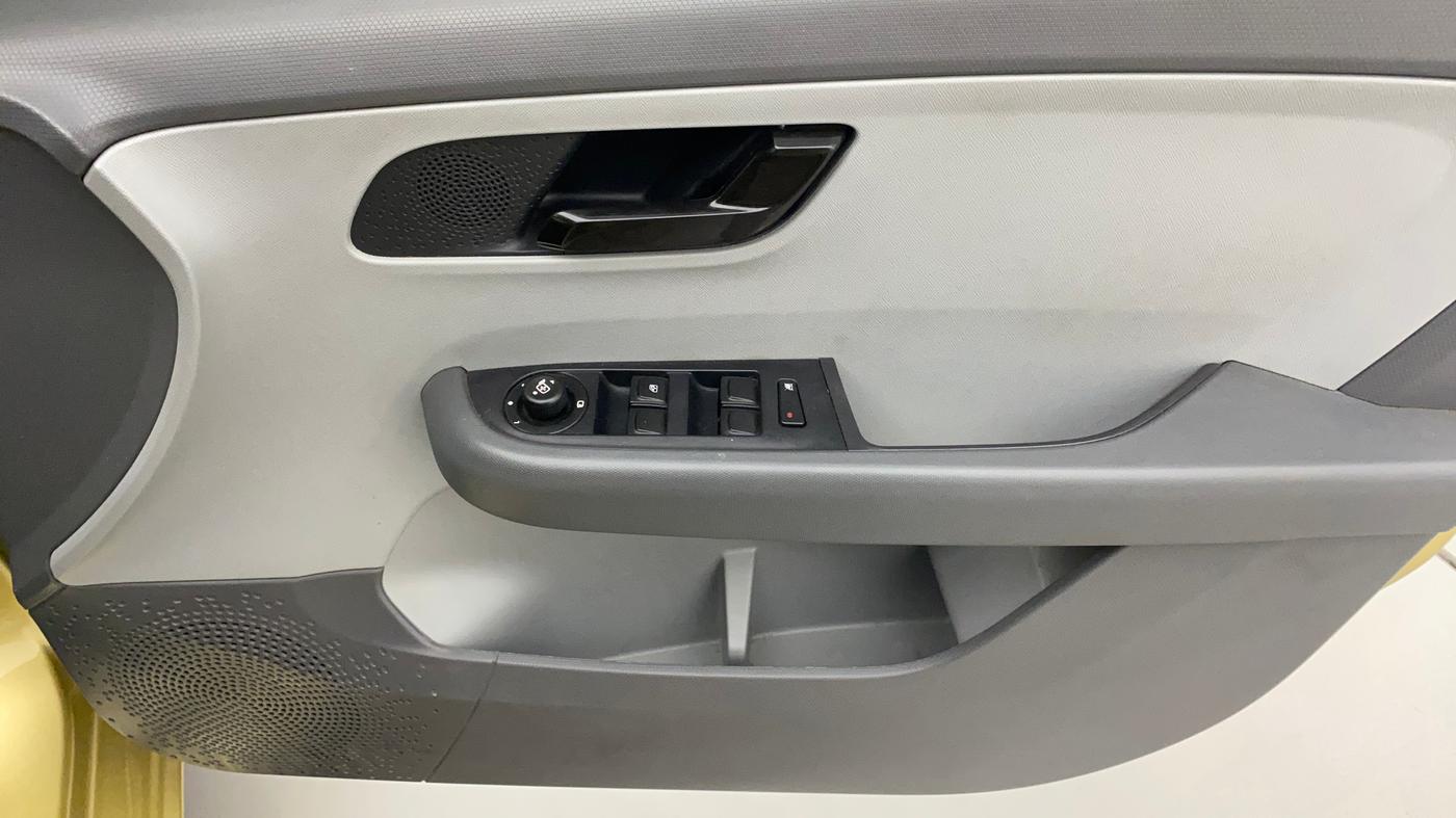 2020 Tata ALTROZ XT PETROL, Petrol, Manual, 20,328 km, Driver Side Door Panels Control