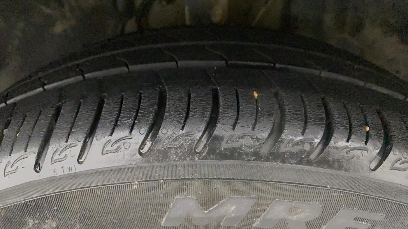 2020 Tata ALTROZ XT PETROL, Petrol, Manual, 20,328 km, Left Front Tyre Tread