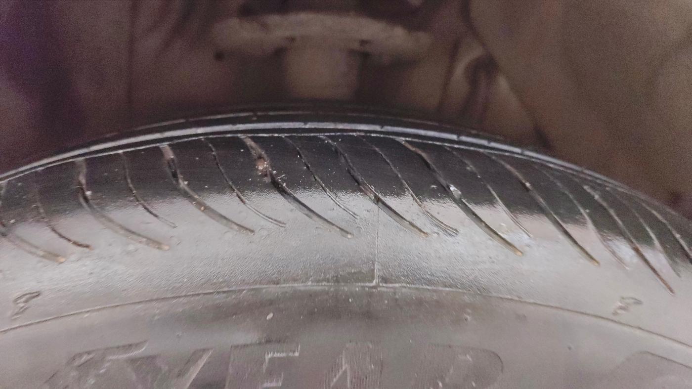 2021 Maruti S Cross ZETA 1.5, Petrol, Manual, 1,21,313 km, Right Front Tyre Tread
