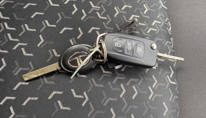 2022 Tata Tiago XT CNG, CNG, Manual, 29,424 km, Key Close Up