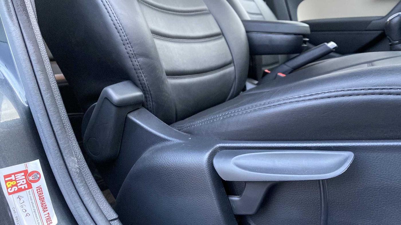 2020 Skoda Rapid AMBITION TSI, Petrol, Manual, 40,642 km, Driver Side Adjustment Panel