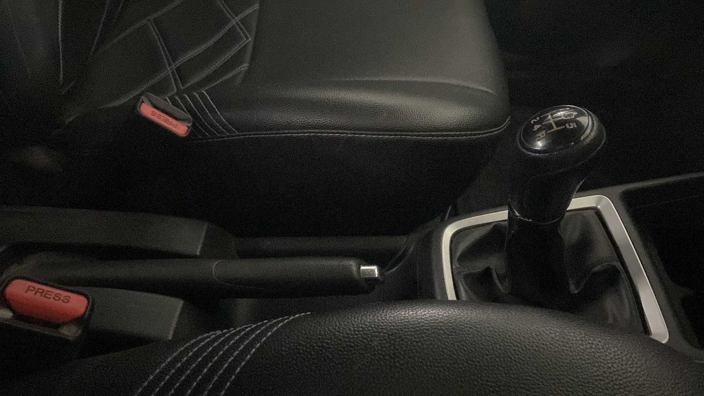 2018 Maruti Swift VXI, CNG, Manual, 52,376 km, Gear Lever