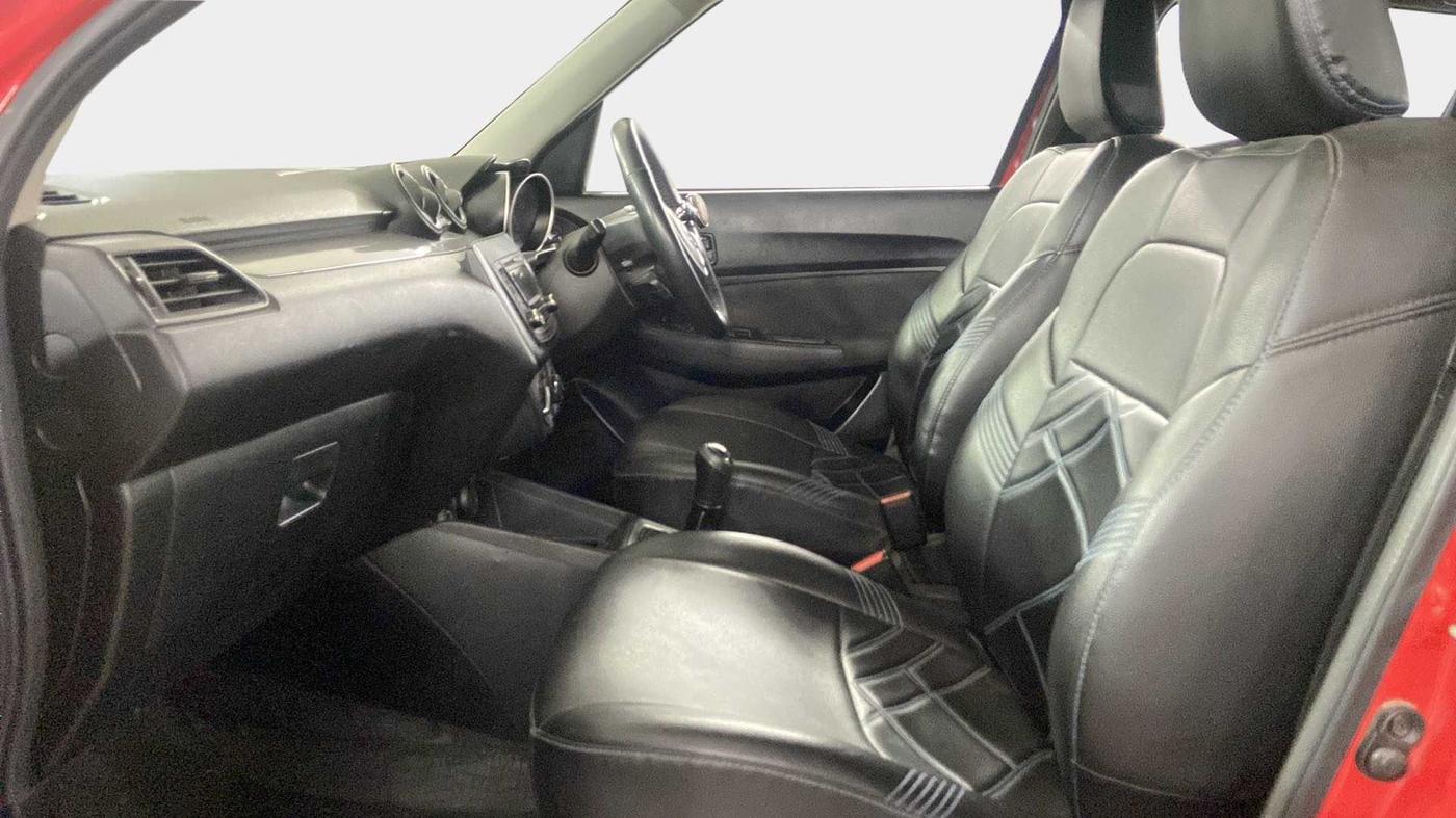 2018 Maruti Swift VXI, CNG, Manual, 52,376 km, Right Side Front Door Cabin